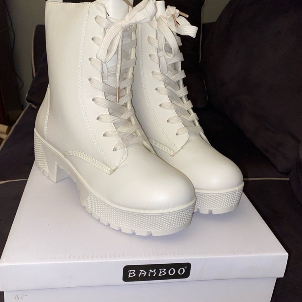 NIB- BAMBOO Women's White Lace-Up Boots